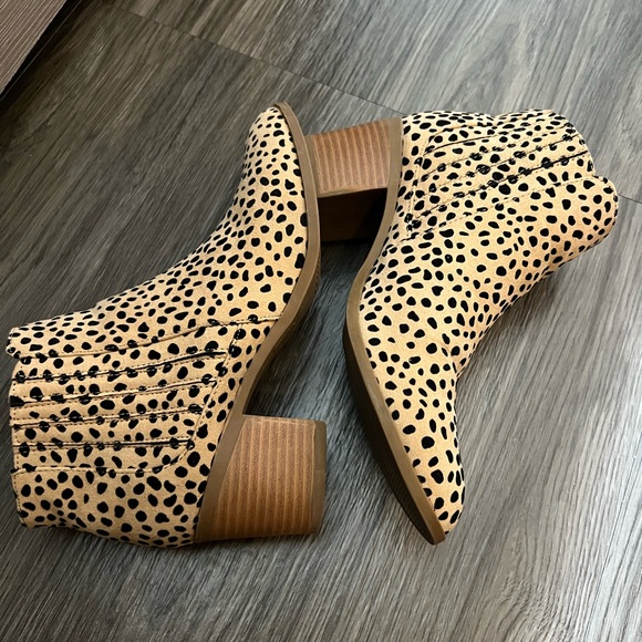 Leopard Black and Tan Ankle Boots - Picture 2 of 4
